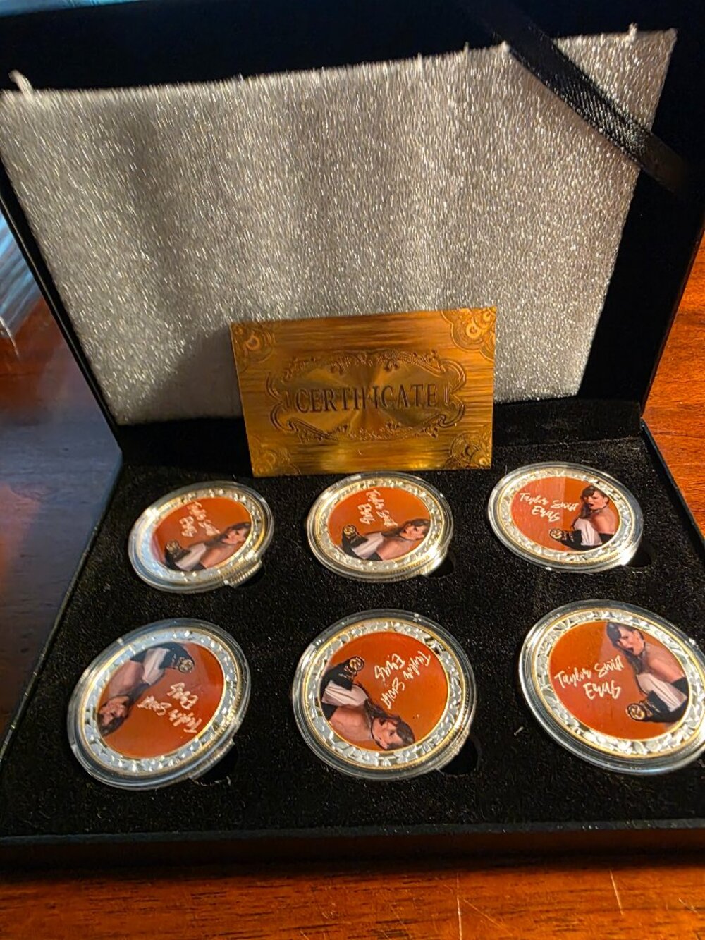 TAYLOR SWIFT 6PC COIN COLLECTION DISPLAY BOX WITH COA